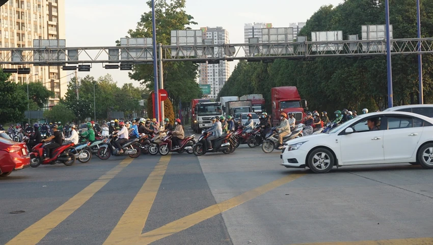 giao-thong-sau-le-9