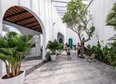 Người bố về quê xây nhà có cả sân chơi như ‘trại hè’ cho các con