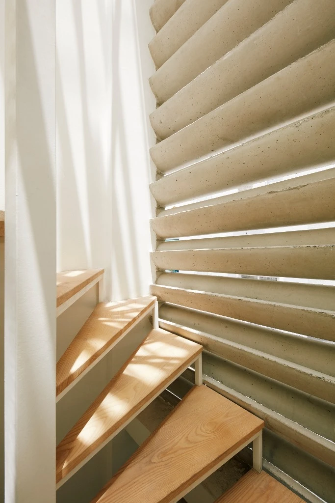 Căn nhà 34 m² ‘nhỏ mà có võ’ trong con hẻm ở Sài Gòn ảnh 11 ngoi-nha-trong-hem-nho-sai-gon-13