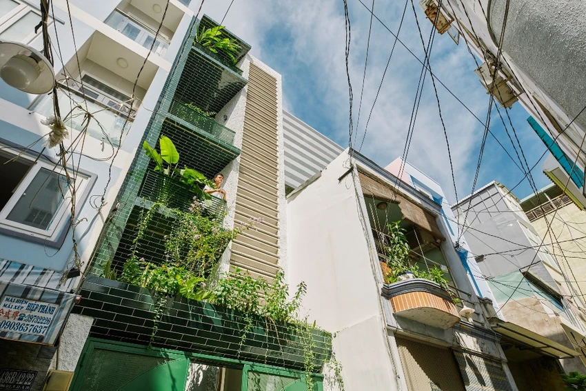 Căn nhà 34 m² ‘nhỏ mà có võ’ trong con hẻm ở Sài Gòn ảnh 1 ngoi-nha-trong-hem-nho-sai-gon-2