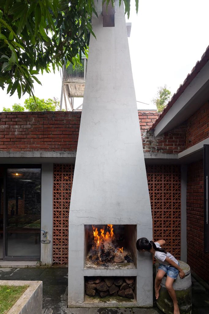 Ngạc nhiên với ngôi nhà mộc mạc dưới tán cây của đôi vợ chồng trẻ ở Sơn La ảnh 15 ngoi-nha-moc-mac-duoi-tan-la-cay-13