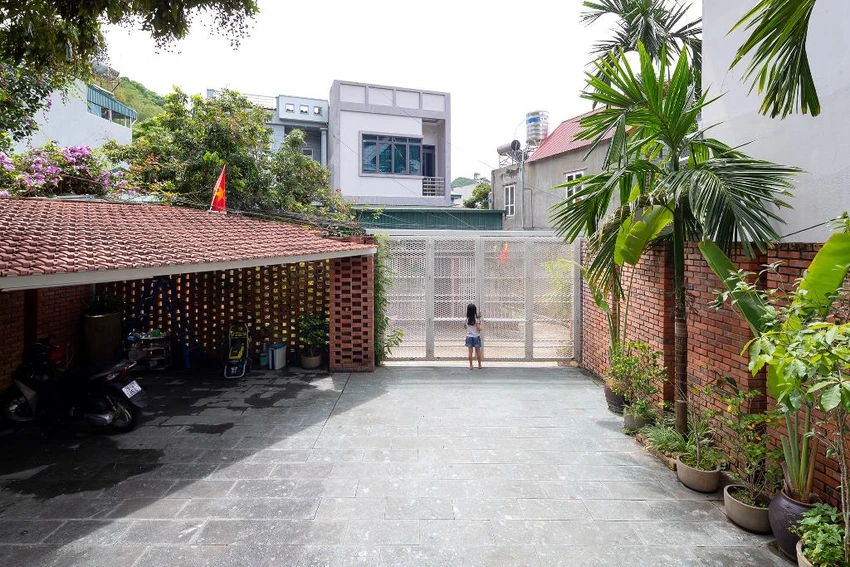 Ngạc nhiên với ngôi nhà mộc mạc dưới tán cây của đôi vợ chồng trẻ ở Sơn La ảnh 5 ngoi-nha-moc-mac-duoi-tan-la-cay-17