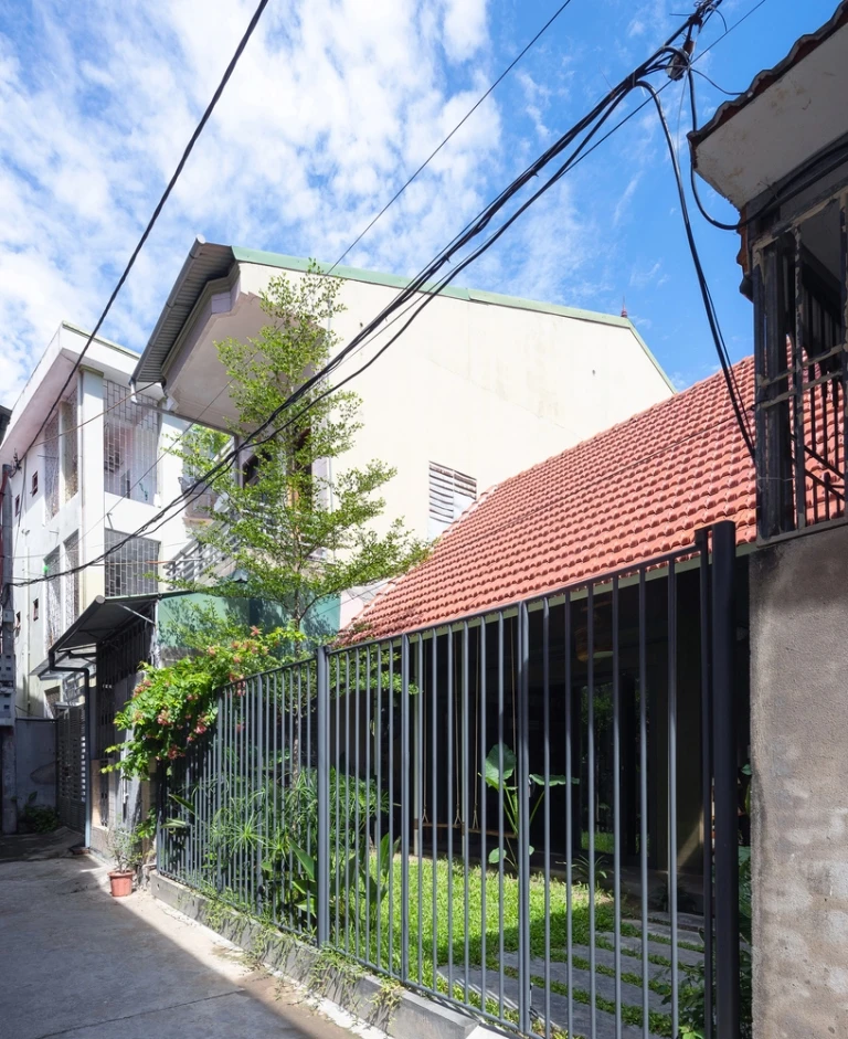 Khám phá ngôi nhà ống có vườn và nhà hòa làm một ảnh 1 ngoi-nha-co-vuon-va-nha-hoa-thanh-mot-3