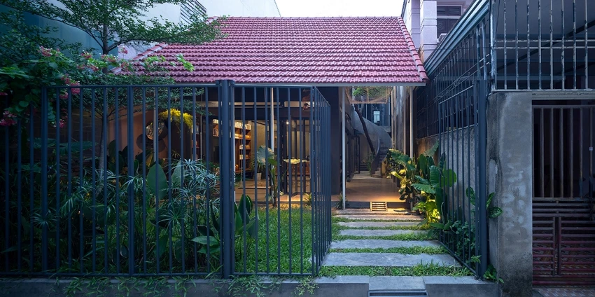 Khám phá ngôi nhà ống có vườn và nhà hòa làm một ảnh 2 ngoi-nha-co-vuon-va-nha-hoa-thanh-mot-4