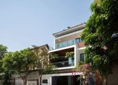 Nhà phố 4 tầng độc đáo với mặt tiền là khối nhấp nhô