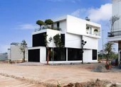 Nhà hướng tây 2 mặt tiền vẫn mát mẻ nhờ giải pháp ‘độc’
