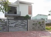 Ấn tượng với ngôi nhà có ‘bóng đèn’ từ giếng trời 