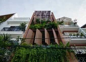 Độc đáo ngôi nhà kiểu Trung bộ giữa lòng Sài Gòn 