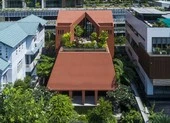 ‘Chiếc hang đỏ’ ấn tượng giữa lòng Sài Gòn.