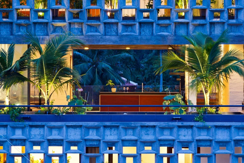 Kiến trúc sư thiết kế mặt tiền nhà là các khối hoa văn. Kiến trúc sư thiết kế mặt tiền nhà là các khối hoa văn.