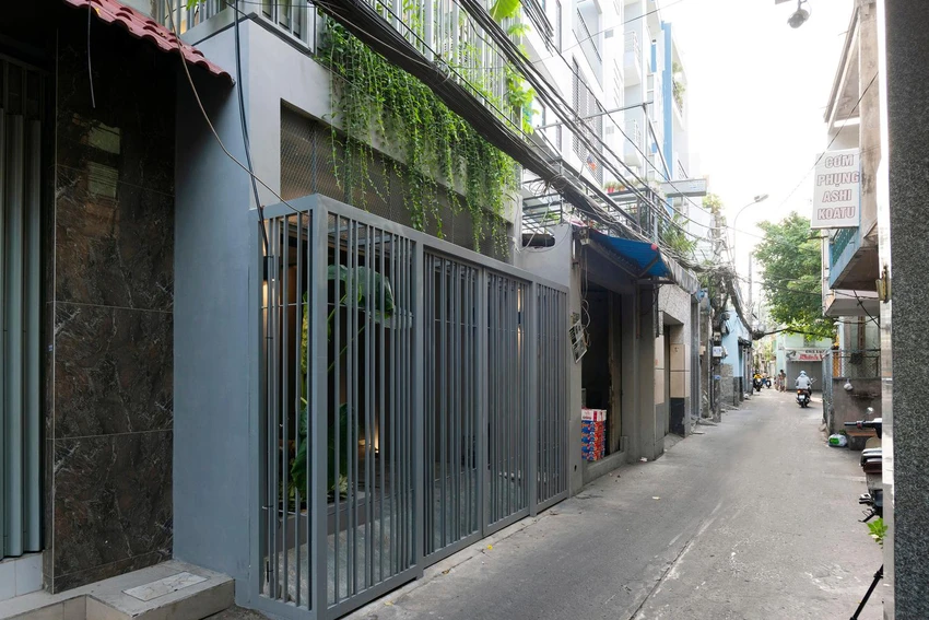 Do đó, kiến trúc sư cải tạo ngôi nhà hiện đại đảm bảo sự thoải mái, đủ ánh sáng và thông gió tự nhiên, giảm tác động của tiếng ồn. Do đó, kiến trúc sư cải tạo ngôi nhà hiện đại đảm bảo sự thoải mái, đủ ánh sáng và thông gió tự nhiên, giảm tác động của tiếng ồn.