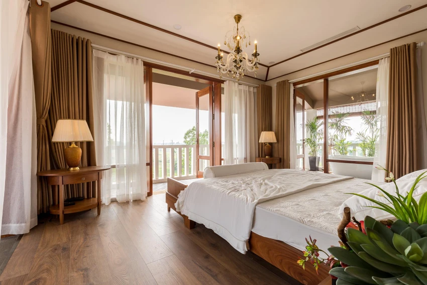 Phòng ngủ thiết kế theo phong cách hiện đại với tông màu trung tính. Phòng ngủ thiết kế theo phong cách hiện đại với tông màu trung tính.