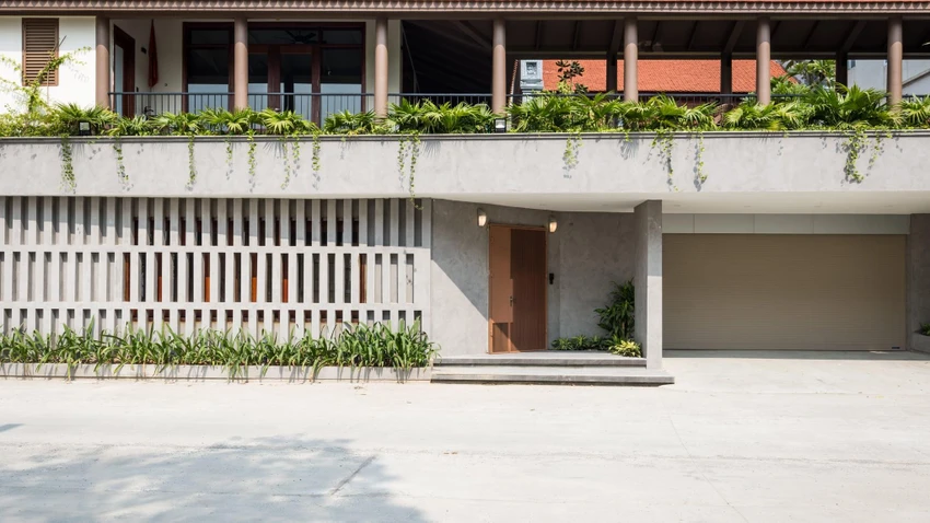 Nhà ở Bình Đà tọa lạc tại làng Bình Đà, ngoại thành TP Hà Nội. Công trình gồm hai hạng mục, khu nhà thờ gia tiền theo dạng nhà ba gian truyền thống vùng Bắc Bộ và khối nhà ở đầy đủ tiện nghi dành cho gia đình ba thế hệ. Nhà ở Bình Đà tọa lạc tại làng Bình Đà, ngoại thành TP Hà Nội. Công trình gồm hai hạng mục, khu nhà thờ gia tiền theo dạng nhà ba gian truyền thống vùng Bắc Bộ và khối nhà ở đầy đủ tiện nghi dành cho gia đình ba thế hệ.