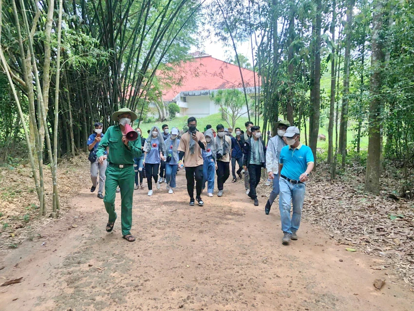 Nhiều tour du lịch với giá ưu đãi tại TP HCM cũng được giới thiệu tới du khách. Nhiều tour du lịch với giá ưu đãi tại TP HCM cũng được giới thiệu tới du khách.