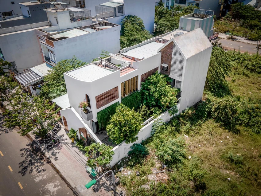 Công trình có diện tích 125 m², tổng chi phí đầu tư khoảng 2 tỉ đồng.