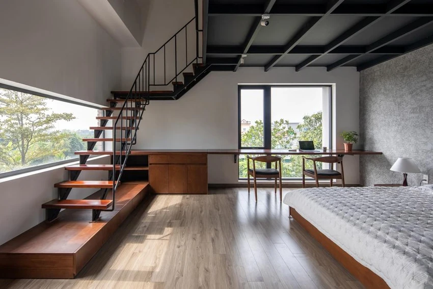 Kiến trúc sư Chử Ngọc Anh đã tận dụng không gian mái dốc để làm một phòng áp mái nhỏ, phù hợp làm phòng ngủ và chơi cho trẻ con. Kiến trúc sư Chử Ngọc Anh đã tận dụng không gian mái dốc để làm một phòng áp mái nhỏ, phù hợp làm phòng ngủ và chơi cho trẻ con.