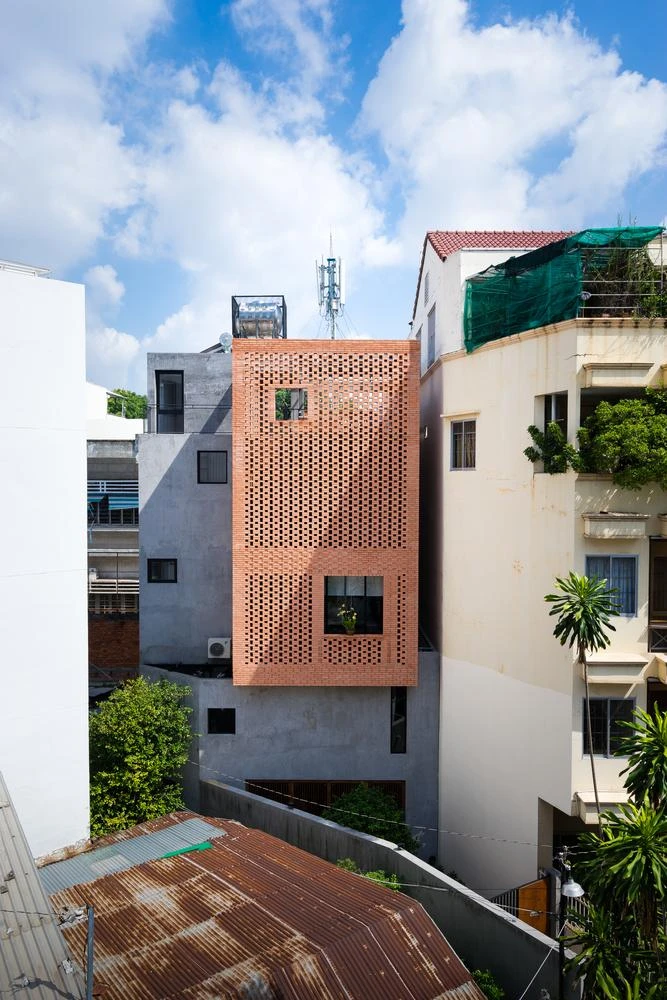 NDC house có tổng diện tích sử dụng khoảng 300 m², thiết kế bởi kiến trúc sư của Tropical Space.