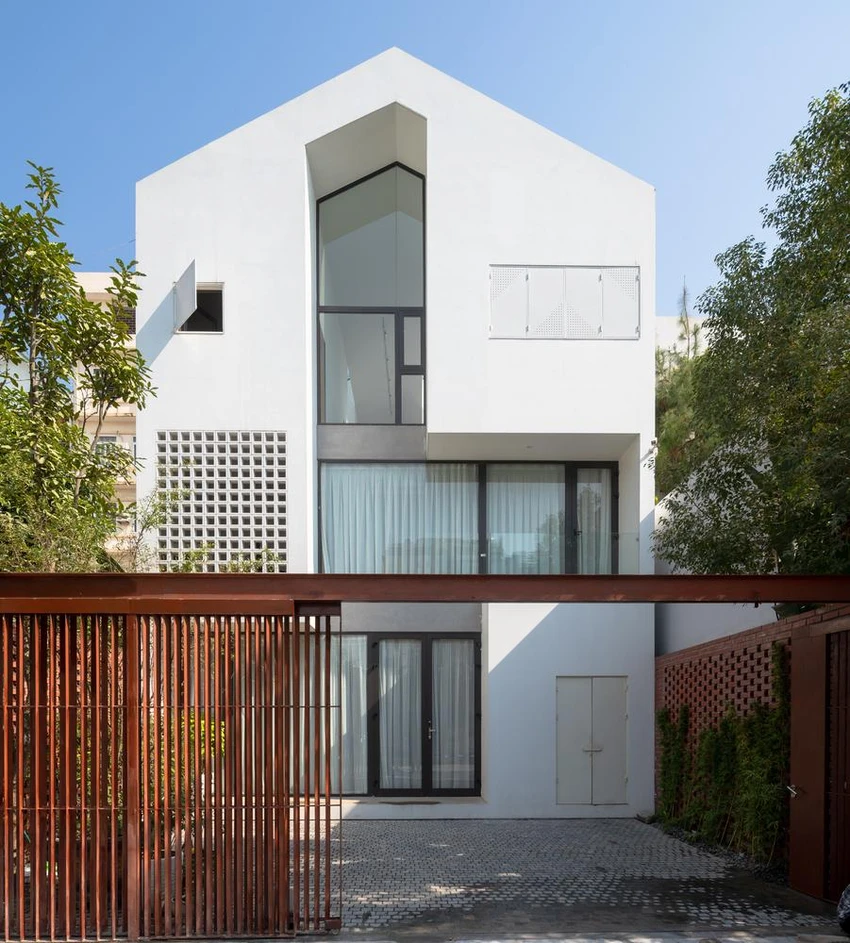 Hạ Long house có diện tích 300 m², tọa lạc tại TP Hạ Long, tỉnh Quảng Ninh. Hạ Long house có diện tích 300 m², tọa lạc tại TP Hạ Long, tỉnh Quảng Ninh.
