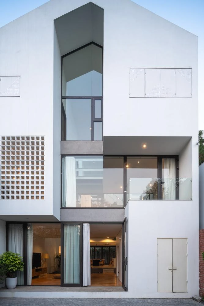 Ngôi nhà cách bờ biển TP Hạ Long hơn 1 km do kiến trúc sư TOOB STUDIO thiết kế. Ngôi nhà cách bờ biển TP Hạ Long hơn 1 km do kiến trúc sư TOOB STUDIO thiết kế.