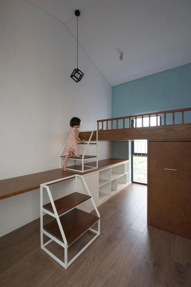 Phòng ngủ của bé thiết kế đơn giản, thông thoáng và tràn ngập ánh sáng. Phòng ngủ của bé thiết kế đơn giản, thông thoáng và tràn ngập ánh sáng.