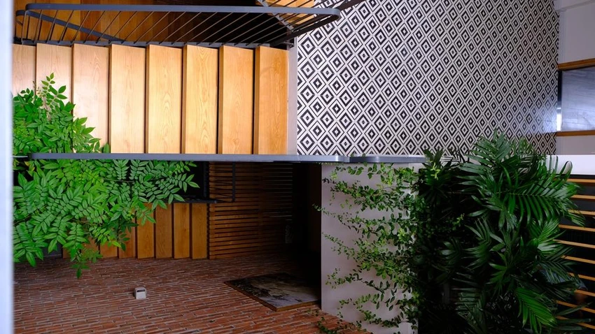 Tất cả các không gian chức năng trong nhà đều tiếp xúc thông thoáng tự nhiên, thông gió, ánh sáng và tiếp cận cây xanh. Tất cả các không gian chức năng trong nhà đều tiếp xúc thông thoáng tự nhiên, thông gió, ánh sáng và tiếp cận cây xanh.