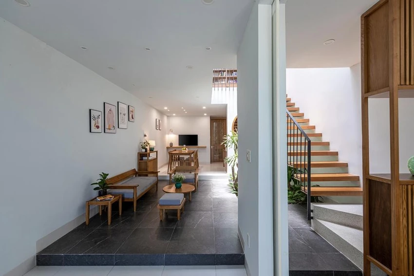 Đối với không gian bên trong, các khối chứa mỗi chức năng khác nhau sẽ được sắp xếp đan xen . Đối với không gian bên trong, các khối chứa mỗi chức năng khác nhau sẽ được sắp xếp đan xen .
