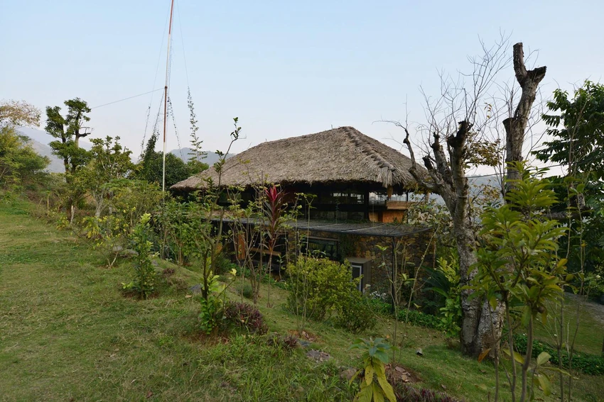 Hillside House có diện tích 50 m² thiết kế bởi kiến trúc sư TOOB Studio, nằm tại một khu đất bên dòng suối Bùi, huyện Kỳ Sơn, tỉnh Hòa Bình. Hillside House có diện tích 50 m² thiết kế bởi kiến trúc sư TOOB Studio, nằm tại một khu đất bên dòng suối Bùi, huyện Kỳ Sơn, tỉnh Hòa Bình.