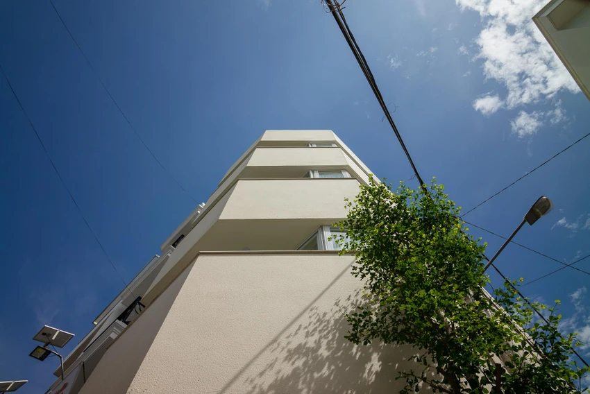 Khu đất xây công trình DH house nằm ở vị trí giao nhau của hai con hẻm ở TP.HCM. Khu đất xây công trình DH house nằm ở vị trí giao nhau của hai con hẻm ở TP.HCM.