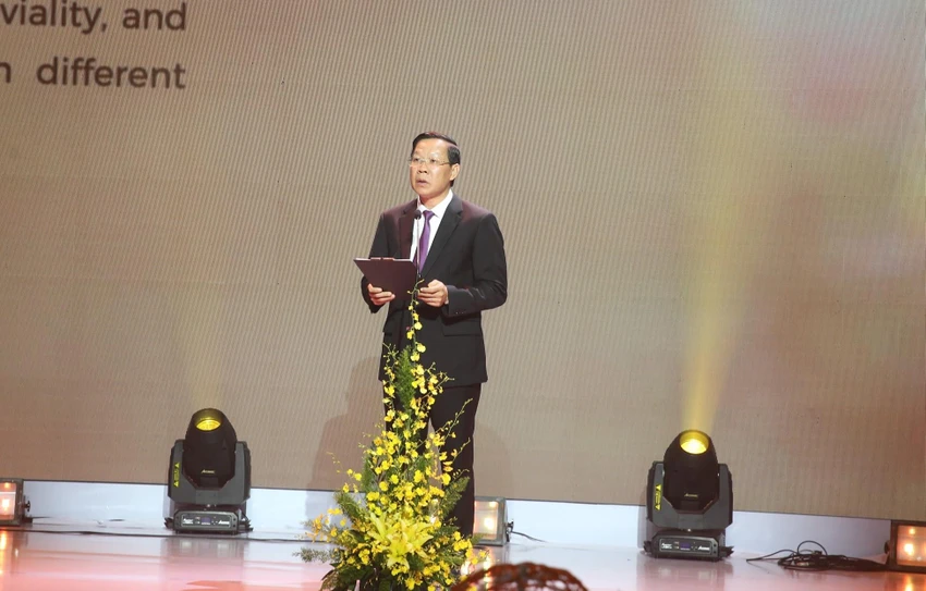 Ông Phan Văn Mãi, Chủ tịch UBND TP.HCM phát biểu tại đêm gala “Tinh hoa Việt Nam” với chủ đề “Tinh hoa gạo Việt”. Ông Phan Văn Mãi, Chủ tịch UBND TP.HCM phát biểu tại đêm gala “Tinh hoa Việt Nam” với chủ đề “Tinh hoa gạo Việt”.