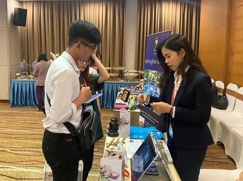 Ngoài du lịch dựa vào di sản thế giới, tỉnh Quảng Nam còn hướng đến du lịch sức khỏe. Ngoài du lịch dựa vào di sản thế giới, tỉnh Quảng Nam còn hướng đến du lịch sức khỏe.