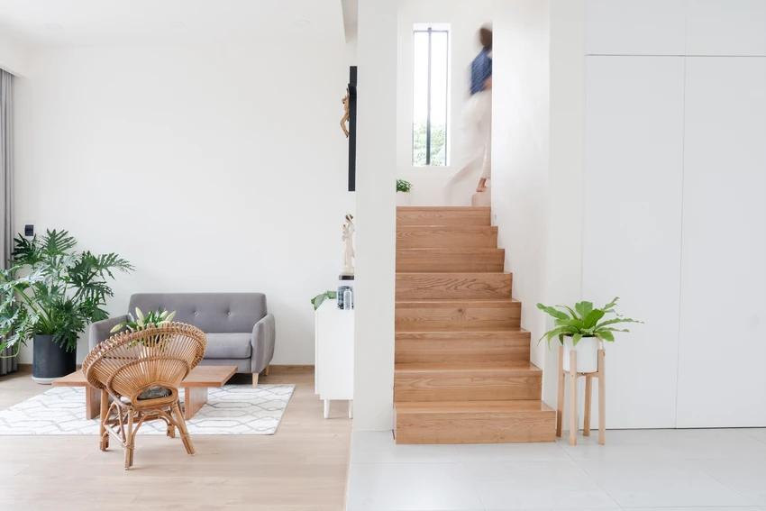 Chi tiết nội thất tối giản, phối hợp hài hoà giữa màu trắng và gỗ. Chi tiết nội thất tối giản, phối hợp hài hoà giữa màu trắng và gỗ.