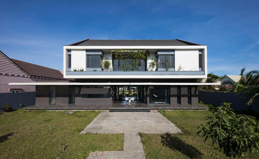 Thai house có diện tích 2400 m2 do kiến trúc sư Trường An Architecture thiết kế. Thai house có diện tích 2400 m2 do kiến trúc sư Trường An Architecture thiết kế.