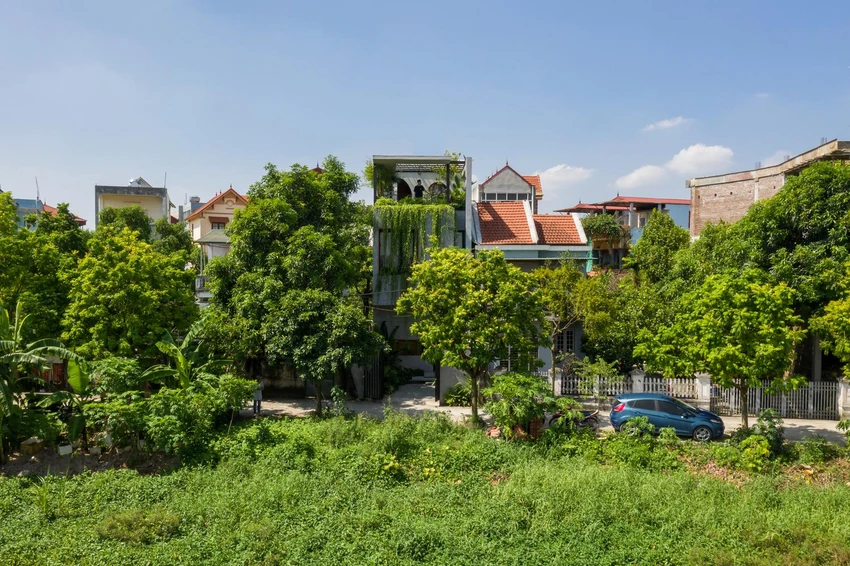 Dự án có diện tích 260 m² nằm trong khu đô thị ngày càng chật hẹp ở TP Hà Nội. Chủ nhà muốn có một không gian gắn kết các thành viên lại gần nhau. Dự án có diện tích 260 m² nằm trong khu đô thị ngày càng chật hẹp ở TP Hà Nội. Chủ nhà muốn có một không gian gắn kết các thành viên lại gần nhau.