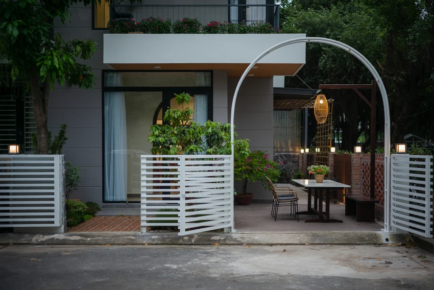 Hiện trạng DINH HOME nằm trong dãy nhà phố liên kế ở TP Thủ Đức (quận 2 cũ), TP.HCM.