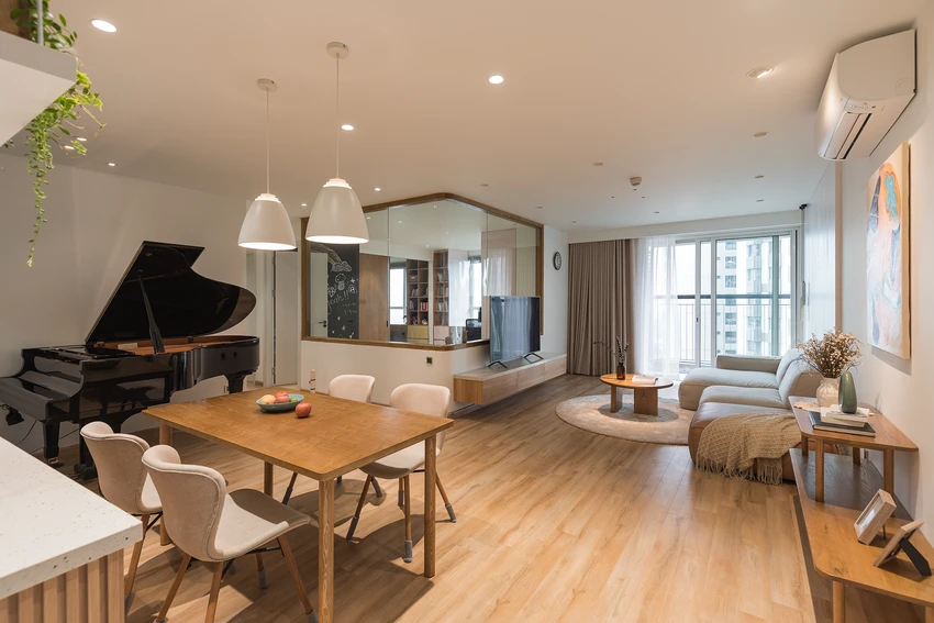 Kiến trúc sư tạo đường cong bằng granito ở sàn bếp, đập bỏ những bức tường lớn tại các phòng ngủ thay vào đó là mảng kính cong lớn. Kiến trúc sư tạo đường cong bằng granito ở sàn bếp, đập bỏ những bức tường lớn tại các phòng ngủ thay vào đó là mảng kính cong lớn.