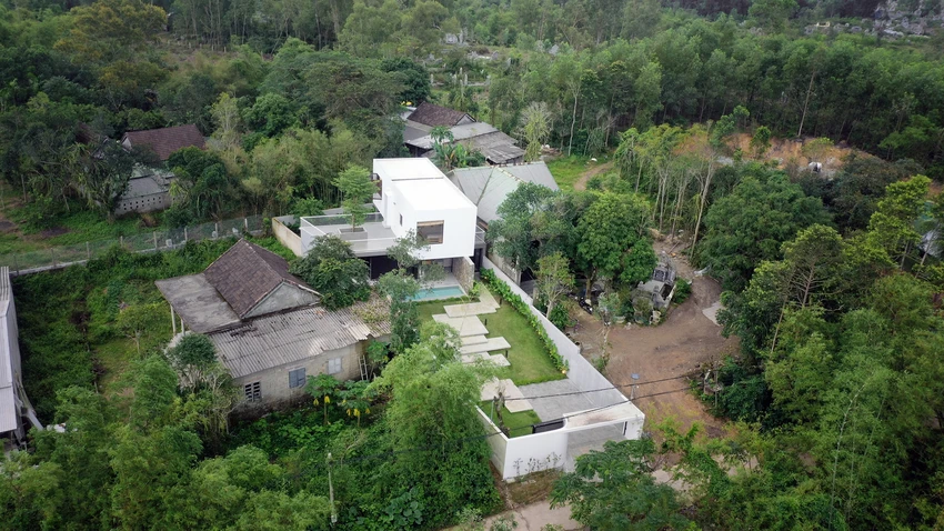 Cua’s House cách trung tâm thành phố Huế chỉ 10 phút lái xe. Cua’s House cách trung tâm thành phố Huế chỉ 10 phút lái xe.
