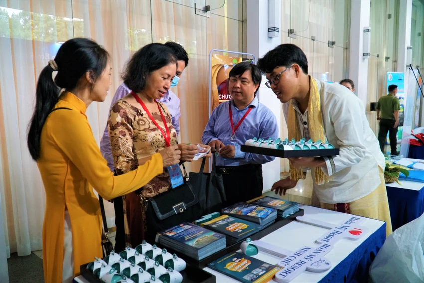 TP.HCM kéo dài thời gian lưu trú du khách bằng cách làm mới sản phẩm cũ theo hướng khác biệt, độc, lạ. TP.HCM kéo dài thời gian lưu trú du khách bằng cách làm mới sản phẩm cũ theo hướng khác biệt, độc, lạ.