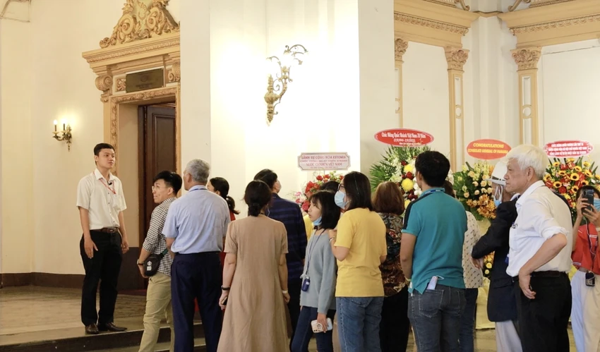 Trong hai ngày lễ 2-9, trụ sở HĐND và UBND TP.HCM đón khoảng 1.500 khách tham quan.