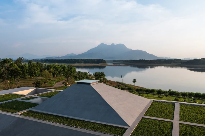 SuoiHai Villa xây dựng trên khu đất rộng 40.000 m<sup>﻿2</sup>, ven hồ Suối Hai, huyện Ba Vì, TP Hà Nội.