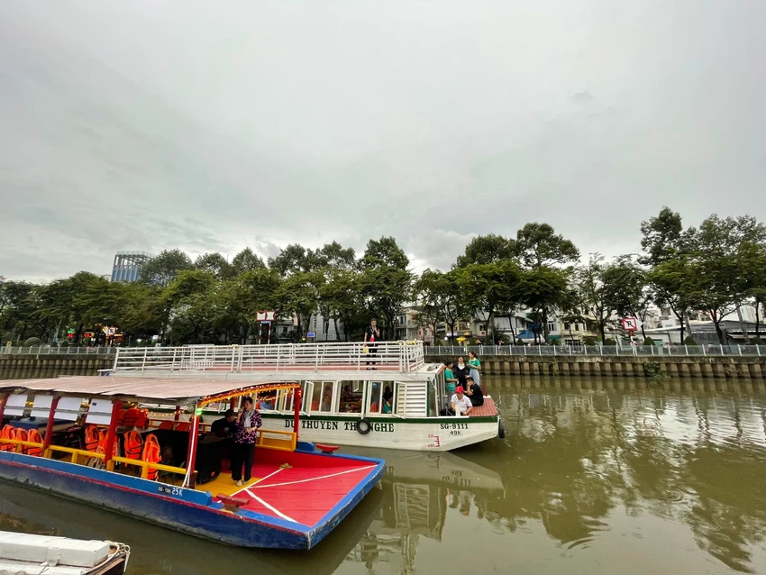Tour du lịch nội đô trên kênh Nhiêu Lộc - Thị Nghè