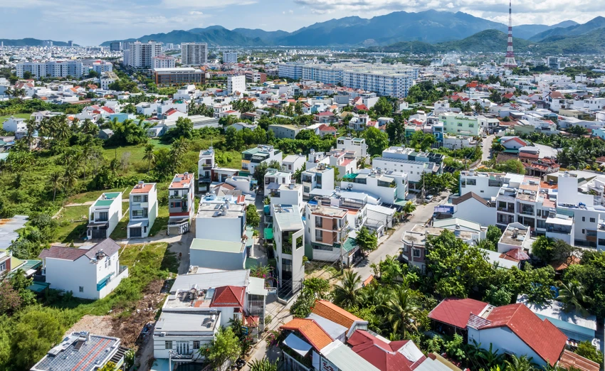 SkyGarden House xây dựng trên diện tích 100m² tại TP Nha Trang (tỉnh Khánh Hòa), được thiết kế bởi Pham Huu Son Architects.