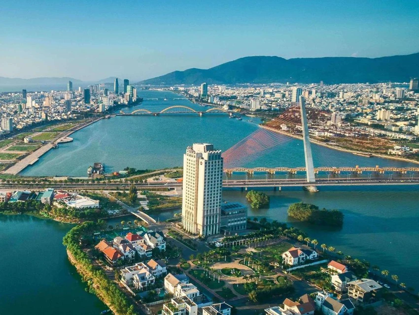 Đà Nẵng là điểm đến du lịch biển trong nước thu hút khách du lịch. Ảnh: THU TRINH.