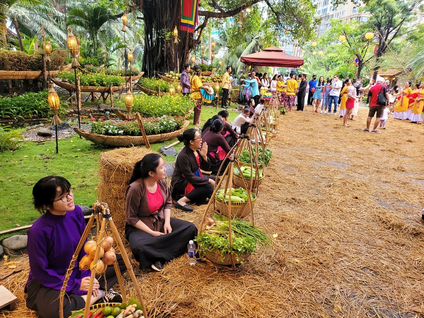 Lễ hội văn hóa ẩm thực, món ngon Saigontourist Group 2024 tái hiện nghệ thuật truyền thống ba miền Bắc - Trung - Nam. Ảnh: TT.