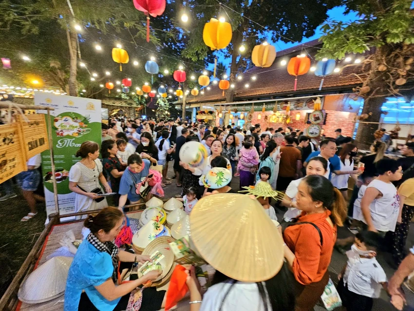 Lễ hội Văn hóa Ẩm thực, Món ngon Saigontourist Group 2024 thu hút hơn 60.000 lượt khách tham gia. Ảnh: TT.
