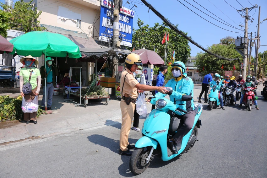 CSGT-phat-nuoc-10.jpg