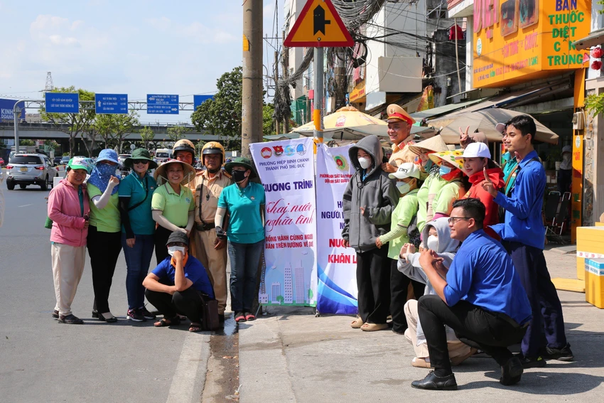 CSGT-phat-nuoc-2.jpg