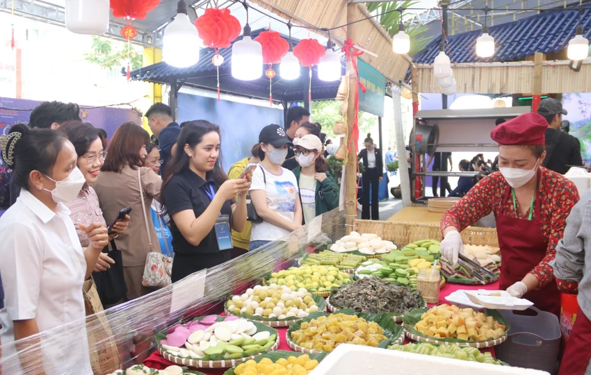 Du lịch ẩm thực là sản phẩm chiến lược của ngành Du lịch Việt Nam. Ảnh: TT.
