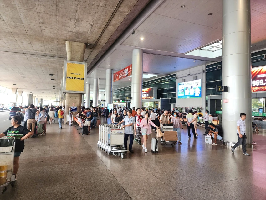 san-bay-Tan-Son-Nhat-7.jpg