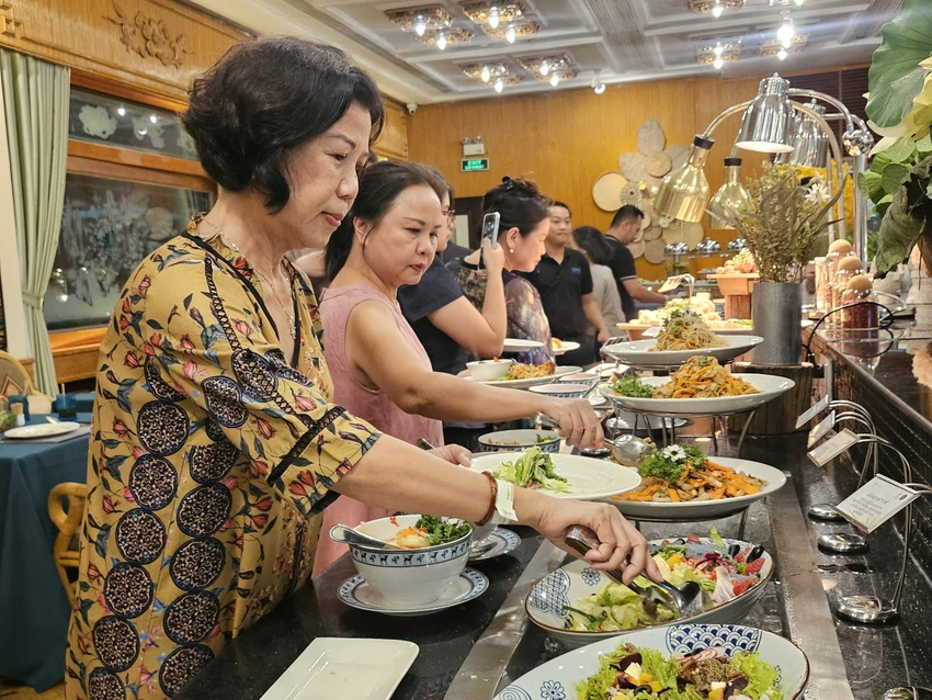 Ẩm thực chay mùa Vu Lan thu hút nhiều du khách. Ảnh: TT.