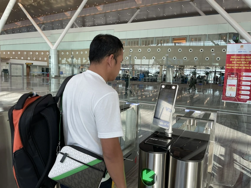 Tan-Son-Nhat-2.jpg